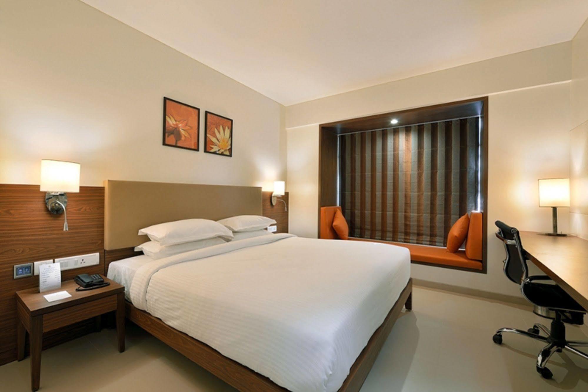 Ambarnath Krishna Palace Hotel - Ambernath מראה חיצוני תמונה